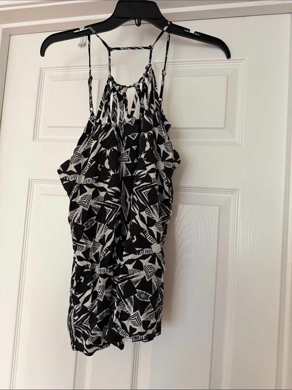 Jessica Simpson Black & White Geo-Print Tank Top